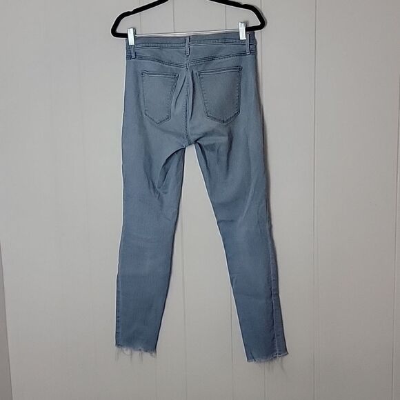 Skinny light was jean with distressed hem - Picture 3 of 4